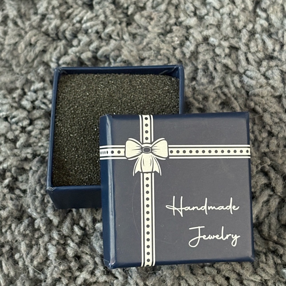 NWT handmade Jewelry packaging boxes - made for a necklace